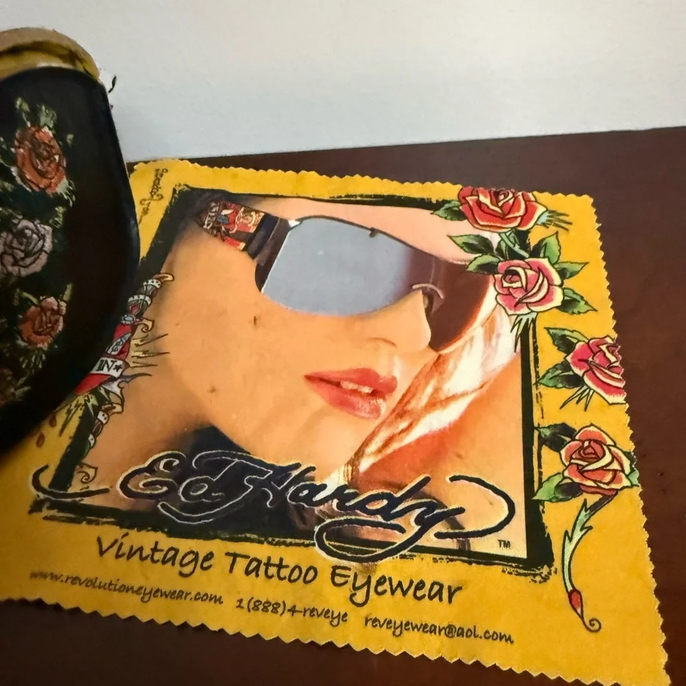 Ed Hardy Black eye glass case and cloth with Embroidered Design